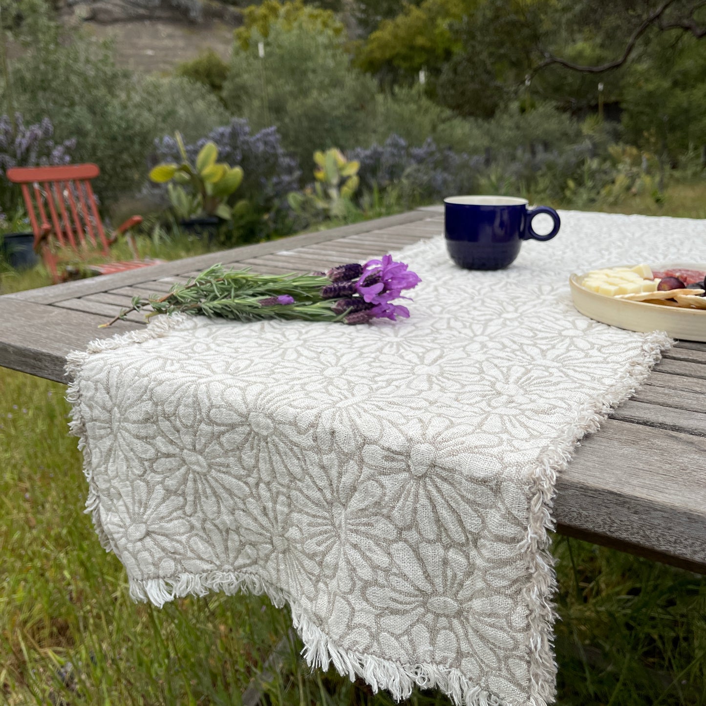 Daisy Flax Reversible Table Runner