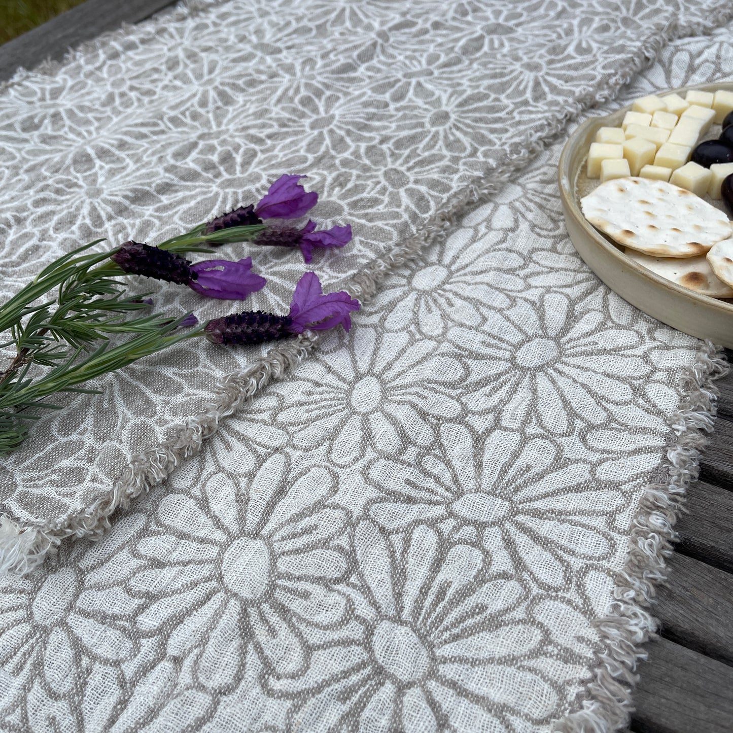 Daisy Flax Reversible Table Runner
