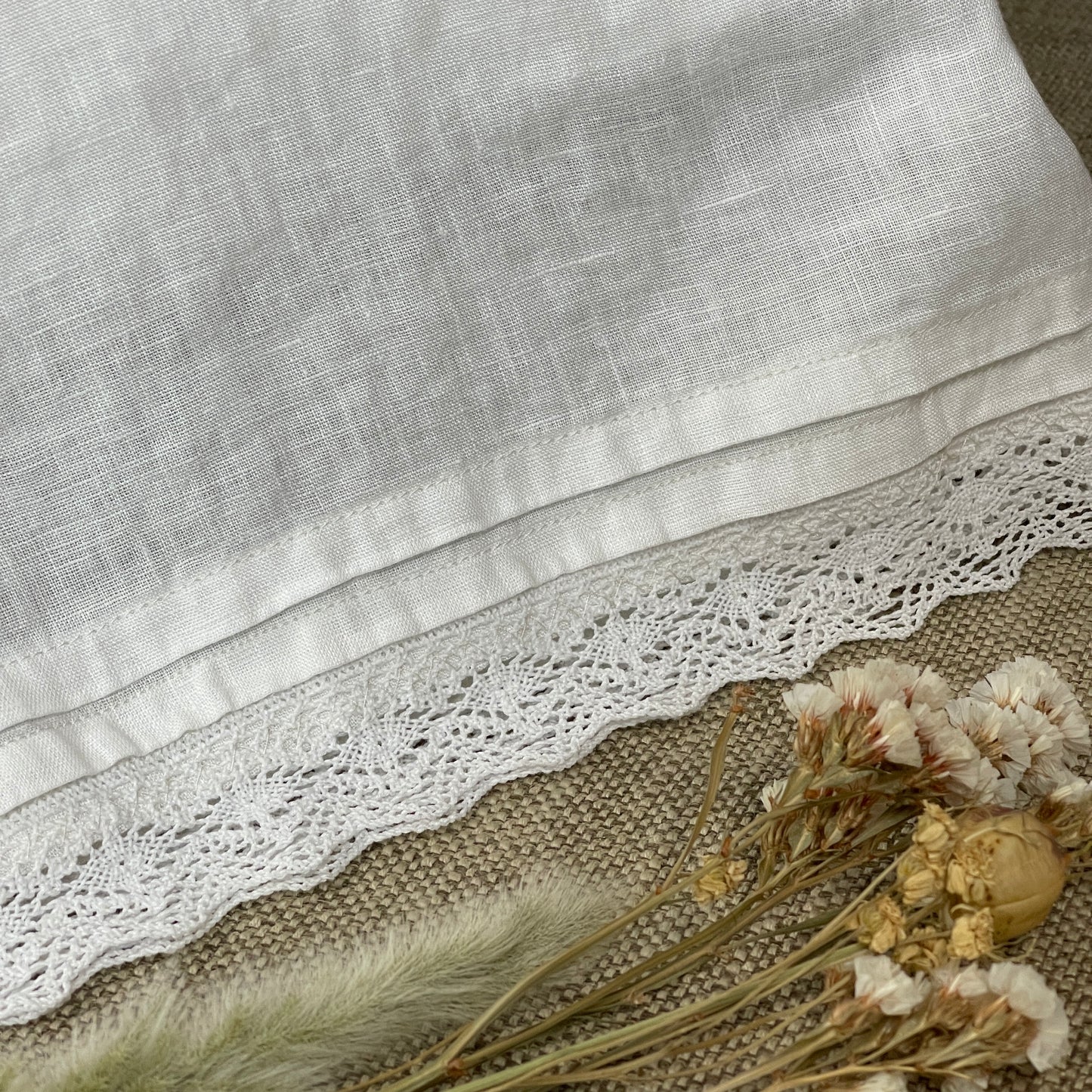 Nostalgia Off-white Flax Pillowcase with Lace